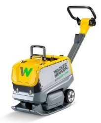 APU2840e.jpg WACKER NEUSON APU 2840e – Akku Rüttelplatte reversierbar mit 180 kg – Bild 1