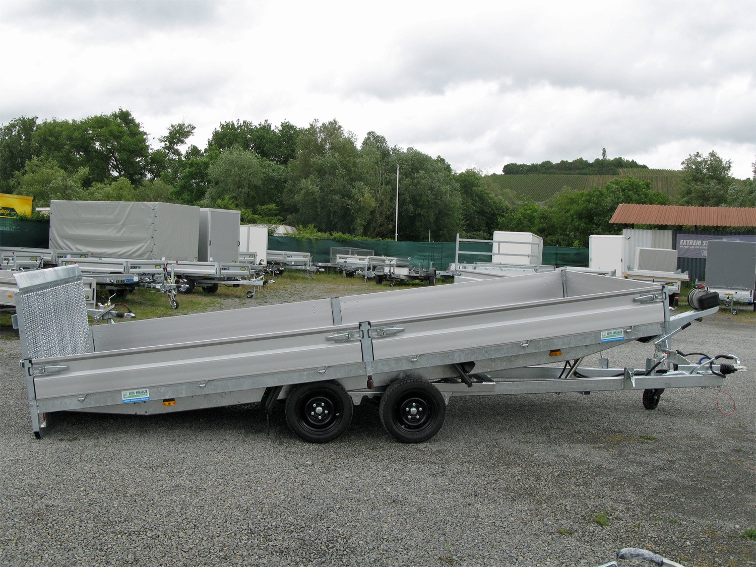 Hapert Indigo HT-2 – 3500 – 5050 x 2000 Kipphydraulik, Parabelfederung, Bordwände, Rampe – Bild 2